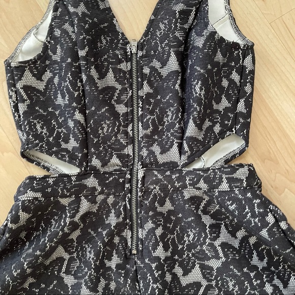 Abercrombie & Fitch Floral Cut Out Dress - Picture 9 of 9